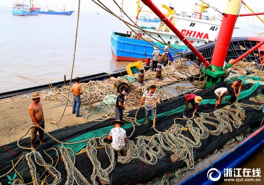 摔角之王 《SD敢達(dá)戰(zhàn)爭(zhēng)要塞》雷霆敢達(dá)出擊